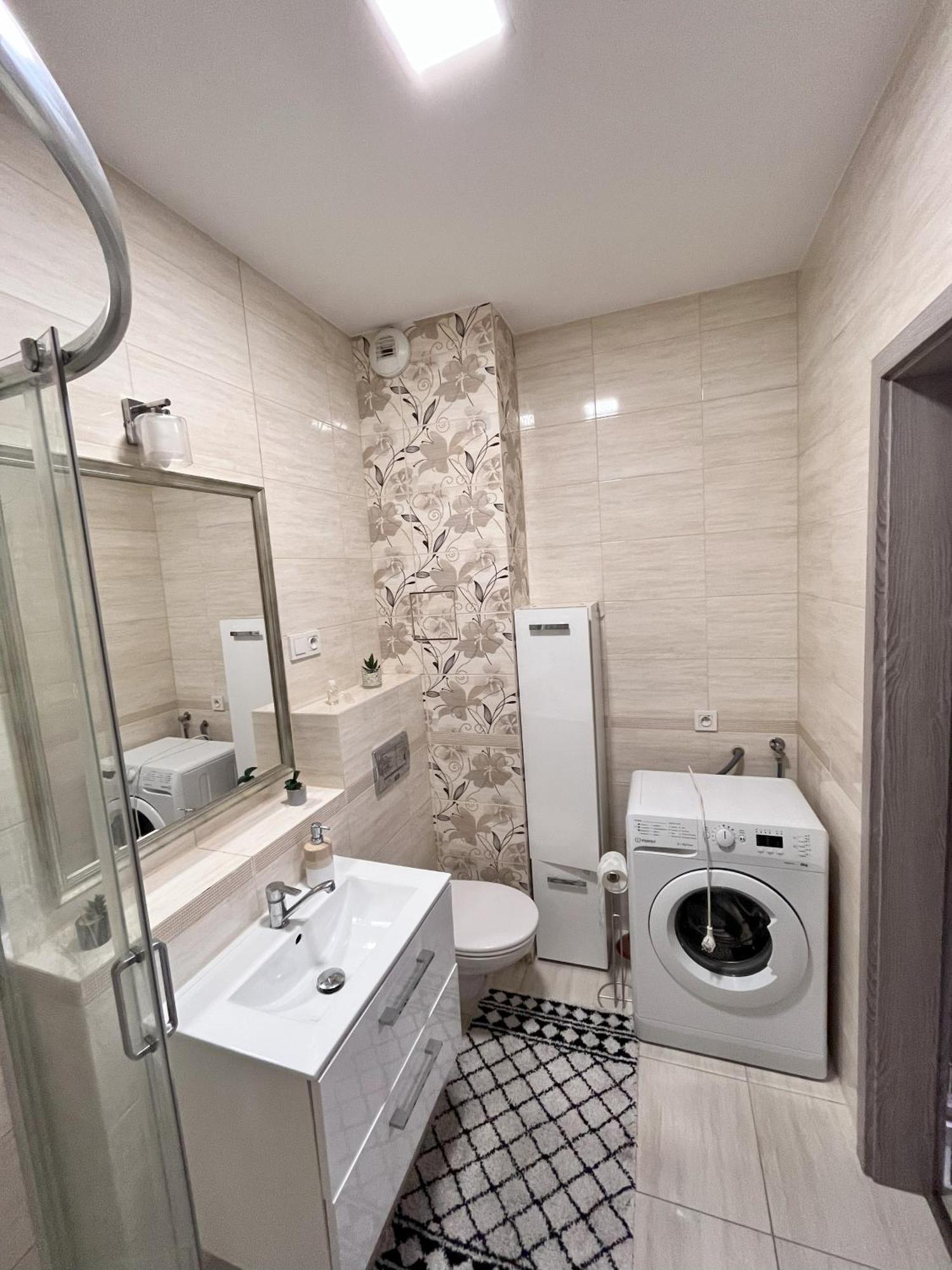 Apartment Metro Slodowiec Free Parking Varşovia Exterior foto